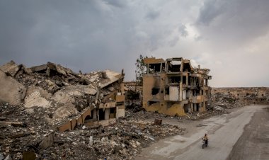 السوريون يفرون من كورونا إلى منازلهم المدمرة.. وسط عدوان تركيا في عيد الفصح