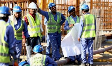 الانتهاكات ضد العمال في قطر تتفاقم.. يعانون من 