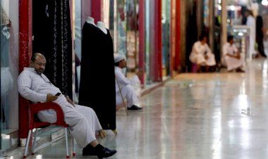 رسائل غاضبة من العاطلين عن العمل في قطر إلى تميم