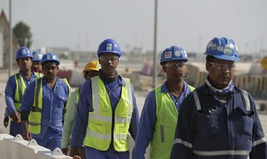 ديلي ميل: قطر أصبحت رمز العنصرية وعلى العالم حماية العمال من استغلال آل ثاني