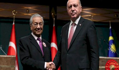 على خطى «أردوغان» الإخواني «مهاتير محمد» يهدد ملايين الفرنسيين