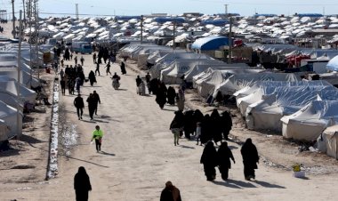 عائلات سورية تفضل «المصير المجهول» على جحيم «مخيم الهول»