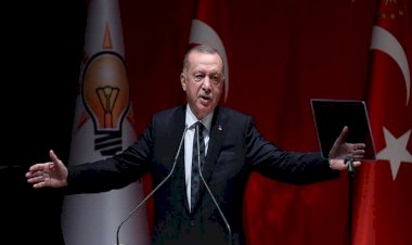 أردوغان يجبر مسؤولي الحزب الحاكم على رفع إشارة 
