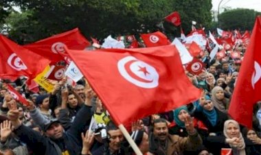 قبل جلسة الحكومة الجديدة.. احتجاجات مشتعلة أمام برلمان تونس