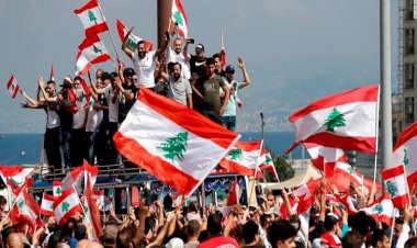 خبراء: الشارع اللبناني يشتعل... والسياسيون يتهمون المتظاهرين