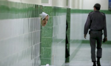 المعذبون بسجون إيران ..تنوع الانتهاكات وحرمان زهرة صفائي من العلاج