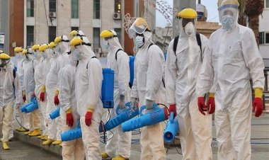 ليبيون يحمّلون 