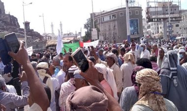 سياسي يمني: اقتحام قصر معاشيق خرق للقانون والدستور ويخدم ميليشيا الحوثي