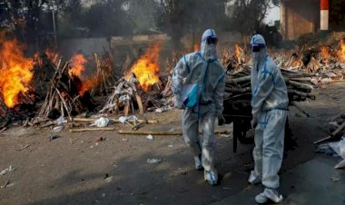 محارق الموتى.. كيف تشهد الهند أبشع كارثة إنسانية بسبب كورونا