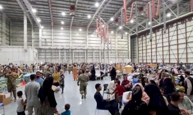 تناقض قطر.. الدوحة تقدم الترف لمسؤولي طالبان والمعاناة للاجئين الأفغان