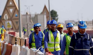 العفو الدولية تهاجم قطر وتطالب بالتحقيق في وفاة العمال الأجانب