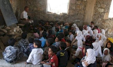 الحوثي يحرف المناهج الدراسية لتجميل صورة إيران والقضاء على هوية اليمن