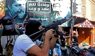 لبنان يعيش أكبر أزمة في تاريخه.. خبراء يكشفون دور حزب الله في تخريب البلاد