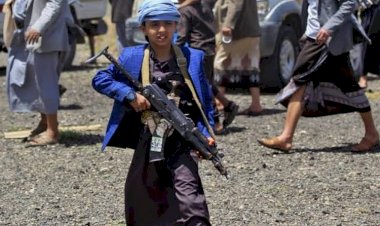 بعد الإفراج عن معتقل أجنبي.. هل تسعى ميليشيا الحوثي للمساومة بأوراق السجناء؟