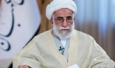 أكثر من قرن.. مَن هو أحمد جنتي ترزي خامنئي للقوانين والدستور؟