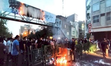 إيران.. النظام يفشل في احتواء الغضب الشعبي والاحتجاجات تسير نحو سيناريو 2019