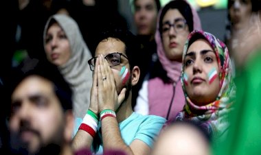 بعد الخروج من المونديال.. احتفالات كبرى في إيران وخوف من عودة المنتخب للوطن