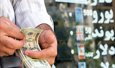 عاصفة اقتصادية وانهيار للعملة.. إيران تواجه أزمات جديدة تثير الخلاف بين مؤيدي النظام