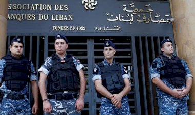 بعد اتهامهم بالمضاربة بالليرة.. الصرافون في لبنان يغلقون الأبواب خوفاً من الملاحقة