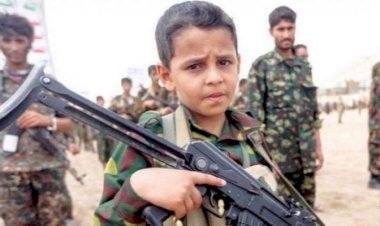 حقوقي يمني يطالب بإعداد قائمة سوداء بقيادات ميليشيا الحوثي المتورطة في تجنيد الأطفال