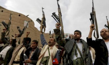 من المخدرات والنهب والدعم الإيراني.. تقارير دولية تكشف مصادر تمويل الحوثي