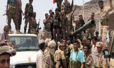 الحوثيون يواصلون محاولات تجويع الشعب اليمني باحتجاز شاحنات الطعام في عدن