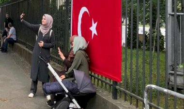 شباب الأتراك في أوروبا يؤيدون التغيير.. وكبار السن يختارون أردوغان