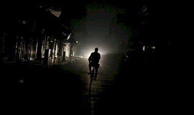 لا حياة في المدن السورية.. أزمات الكهرباء تغرق البلد في الظلام