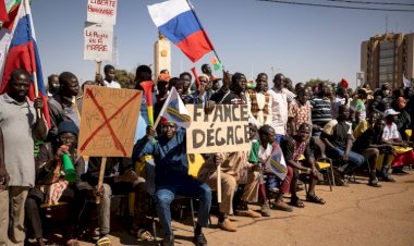 كيف يؤثر الانقلاب المستمر في إفريقيا على التواجد الفرنسي وما سر ذلك؟