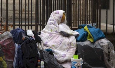 أزمة جديدة.. فرنسا تترك المهاجرين واللاجئين بدون مأوى وتخطط لنقلهم من باريس