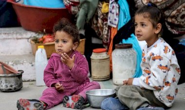 الغارديان: الشتاء والأمراض والجوع يفتكون بالنازحين في غزة