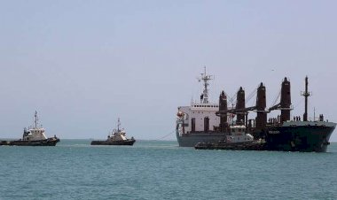 محللون يمنيون: الحوثيون بأعمالهم الإرهابية يخدمون الإعلام الصهيوني