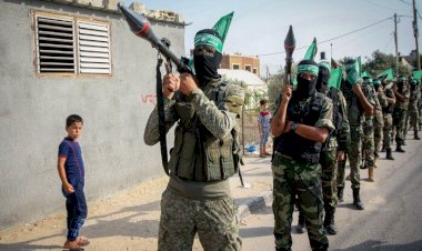 الغارديان: إسرائيل تخسر الحرب ضد حماس لكن نتنياهو وحكومته لن يعترفا بذلك أبداً