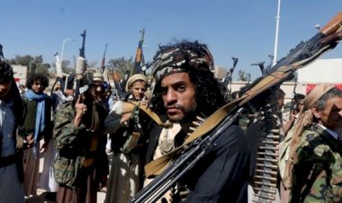 انتهاكات الحوثي في البحر الأحمر تفاقُم الأزمات الإنسانية في اليمن