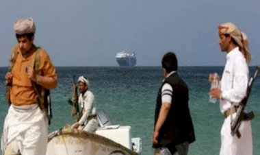 محللون: استهداف الحوثيين في اليمن لسفن الشحن في البحر الأحمر قد يكون له أهداف أكبر