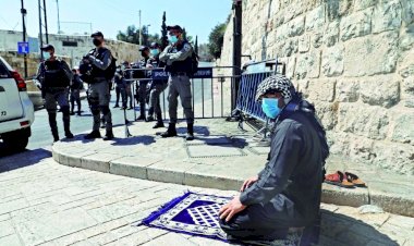 ماذا يجري في مسجد الأقصى.. منع الصلاة يثير أزمات عبر السوشيال ميديا