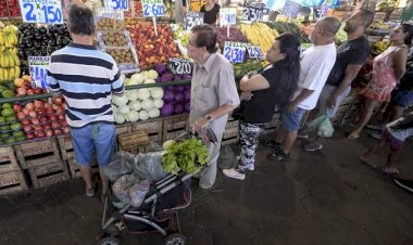 10 آلاف بيزو.. التضخم المفرط يدفع الأرجنتين لإصدار أكبر ورقة نقدية.. ما القصة؟