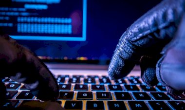 خبير في شؤون الإرهاب يكشف مخطط الجماعات المتطرفة للتجنيد عبر وسائل الإنترنت