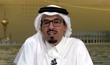 عقود من العبث