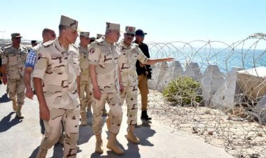 خبراء عن جولة رئيس الأركان المصري في رفح: رسائل حازمة وإشادة بجاهزية القوات