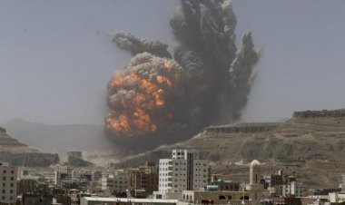 ضربات أمريكية عنيفة على مخازن أسلحة الحوثي.. والمليشيات تتوعد بالرد