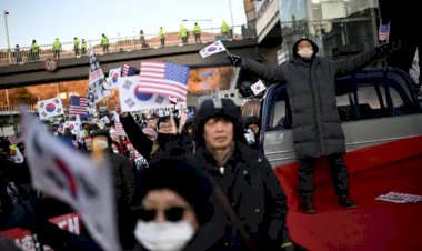 مواجهة غير مسبوقة في كوريا الجنوبية.. لماذا عُلّقت محاولة اعتقال الرئيس المعزول؟