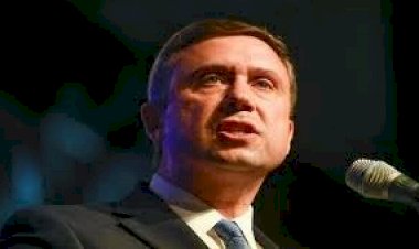 من هو كين مارتن زعيم الديمقراطيين الجديد؟