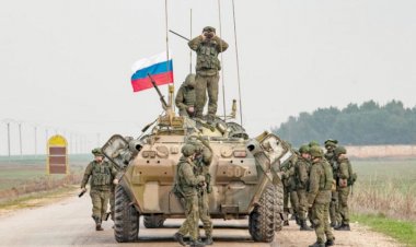 الوجود الروسي في إفريقيا.. هل تصبح ليبيا بوابة موسكو الجديدة؟.. خبراء يجيبون