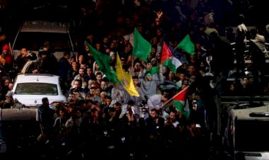 أسرى فلسطينيون في طريقهم إلى غزة.. وحماس تترقب المرحلة التالية