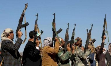 الحوثيون يزعمون استهداف حاملة طائرات أمريكية وسط تصعيد متواصل