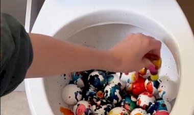 “بيض ملوّن في المرحاض.. صانعة محتوى تثير ضجة بعيد الفصح!”