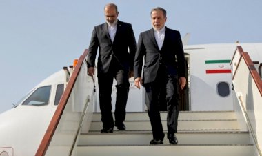 مفاوضات إيران وأمريكا في عُمان.. تقدم حذر ووعود بجولة حاسمة