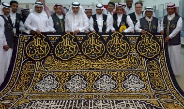 إحرام الكعبة.. لحظة روحانية تعلن بدء موسم الحج لعام 1446هـ