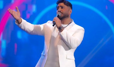 بعد راغب علامة.. معجبة تفاجئ تامر حسني على المسرح